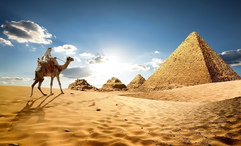 Ai Cập là một trong những điểm đến du lịch nổi tiếng nhất thế giới. Hòa mình vào thế giới của các vị pharaoh, khám phá những di tích lịch sử đặc sắc nhất với đầy đủ sự kết hợp giữa lịch sử, văn hóa và kiến trúc.