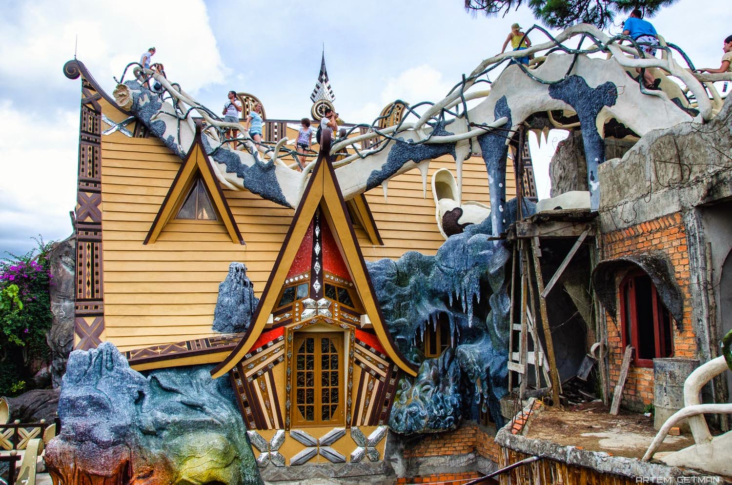 Crazy house - Ngôi nhà Điên dị nhất Thế giới - Địa điểm du lịch cực HOT tại Đà Lạt